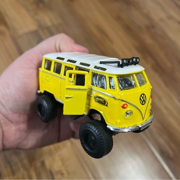 Volkswagen Van Samba Maisto 4x4 Rebels scale 1/40 Yellow VW Toy Car Lifted‎ - Picture 4 of 9